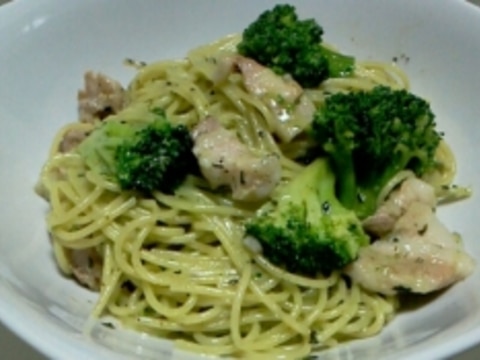 超簡単!豚肉とブロッコリーの濃厚バジルパスタ